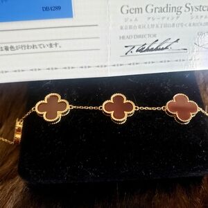 A PURE 18KT GOLD BRACELET NATURAL CARNELIAN PART OF AN ENSEMBLE WITH CERTIFICATE